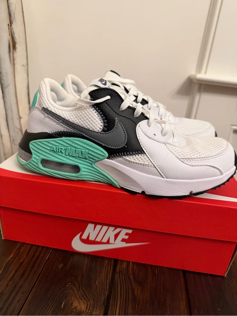 Nike Air Max in White, Black & Mint